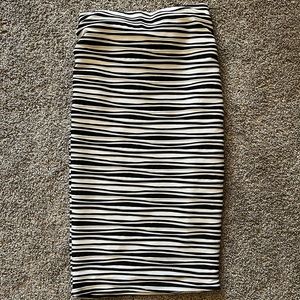 Texture midi skirt in Black and White Size M